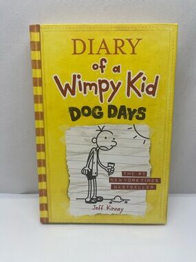Diary of a Wimpy Kid: Dog Days - Yellow Hardcover